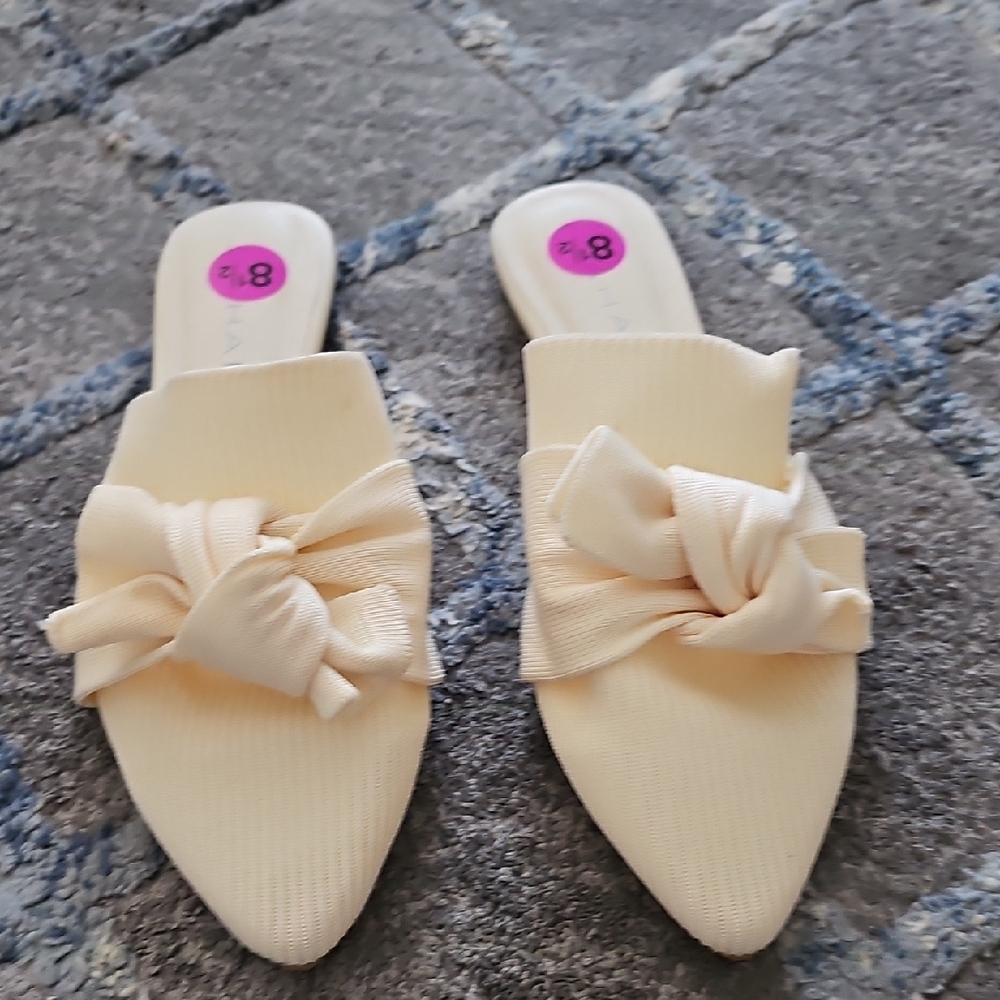 Tahari Cream Bow Slip-On Mules Size 8.5